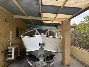 Aluminium fishing boat - Picture 1 of 12