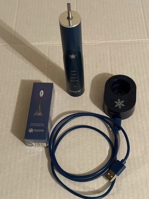 Электрическая зубная щетка со светодиодной подсветкой для снега с зарядной базой и новой запечатанной сменной головкой - Изображение 1 из 4