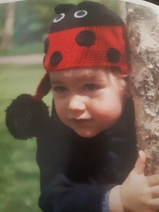 Crocheted Ladybird hat crochet pattern for a child - Picture 1 of 1