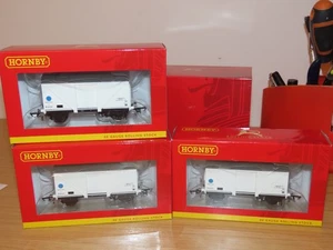 BZ218: Hornby R6624a 12 Ton Fish Wagon (3pack) E87094 E87095 E87093 - New - Picture 1 of 2