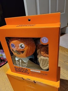 NEW BOOTS & BARKLEY DOG TREATS AND SQUEAKY TOY 2 PACK FOR YOUR CANINE Halloween - Bild 1 von 2