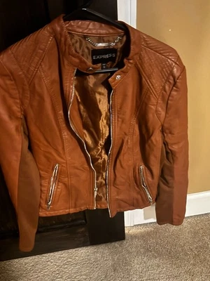 Chaqueta de moto EXPRESS de cuero sintético para mujer M - Elegante moderna marrón estilo motociclista  Foto 1 de 3