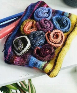 ~ Pull-Out Knitting Pattern For Lovely Flower-Encrusted Zip-Top Clutch Bag ~ - Imagen 1 de 1