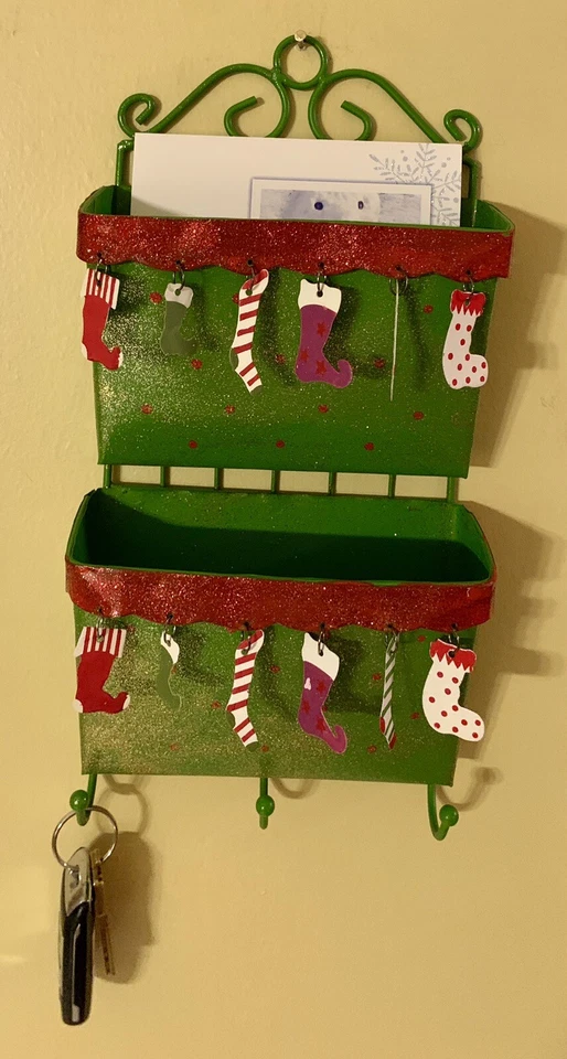 Винтажный рождественский ДЕРЖАТЕЛЬ ДЛЯ КЛЮЧЕЙ И ПОЧТЫ/органайзер для карт: настенный • металлический • зеленый - Изображение 1 из 4