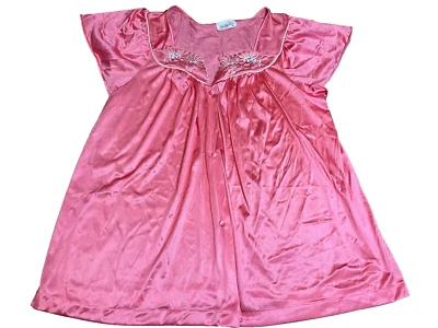 Top de pijama Vanity Fair para mujer mediano M rosa con botones florales bordados Foto 1 de 4