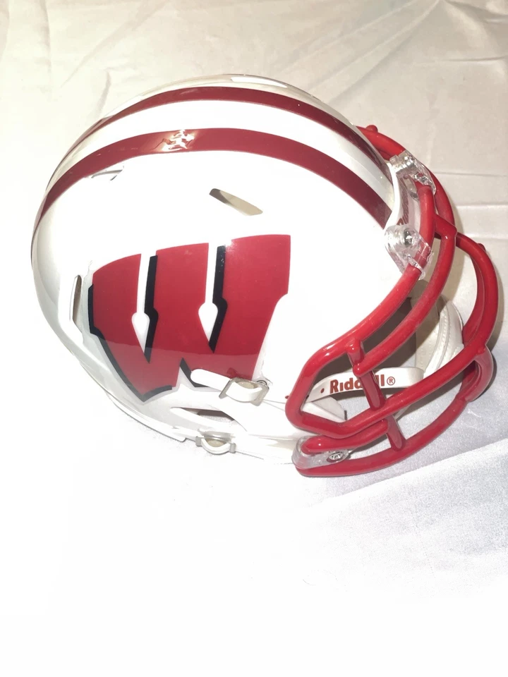 Riddell Wisconsin Badgers Mini Helmet 3 5/8 NCAA  - Image 1 of 4