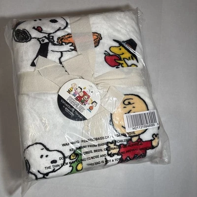 Holiday PEANUTS Snoopy Velvet Soft Throw size 140cm x 178cm New In Package - Image 1 of 3