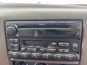 Audio Equipment Radio Am-fm-cd Single Disc Fits 99-05 FORD E150 VAN 569567 - Picture 1 of 1