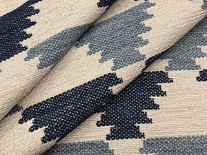 Uphol geométrico inspirado en Kilim de Jane Churchill. Tela - Ira azul 2,75 yardas J0107-04 - Imagen 1 de 4