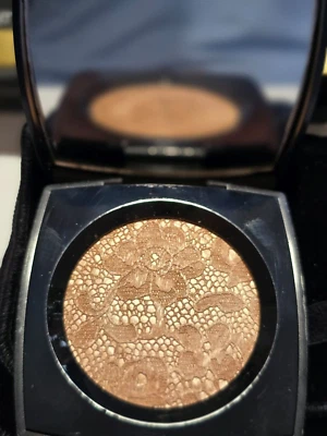 Chanel Dentelle Precieuse Poudre Illuminatrice, illuminating powder. New, Boxed - Image 1 of 3