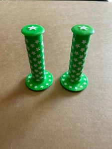 Green & White Star Rubber Handlebar Grips Mountain Fixie Track BMX Bike Bicycle - Picture 1 of 2