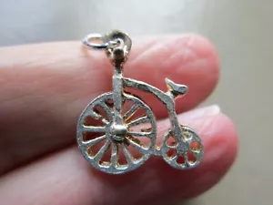 VINTAGE SILVER TONE WHITE METAL PENNY FARTHING BIKE BICYCLE FOB CHARM PENDANT UK - Picture 1 of 2