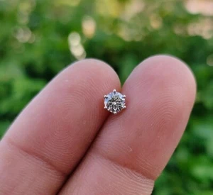 3mm Prong Set Round VVS1 D/VVS1 Moissanite Screw Back Stud Nose Pin 925 Silver - Picture 1 of 5