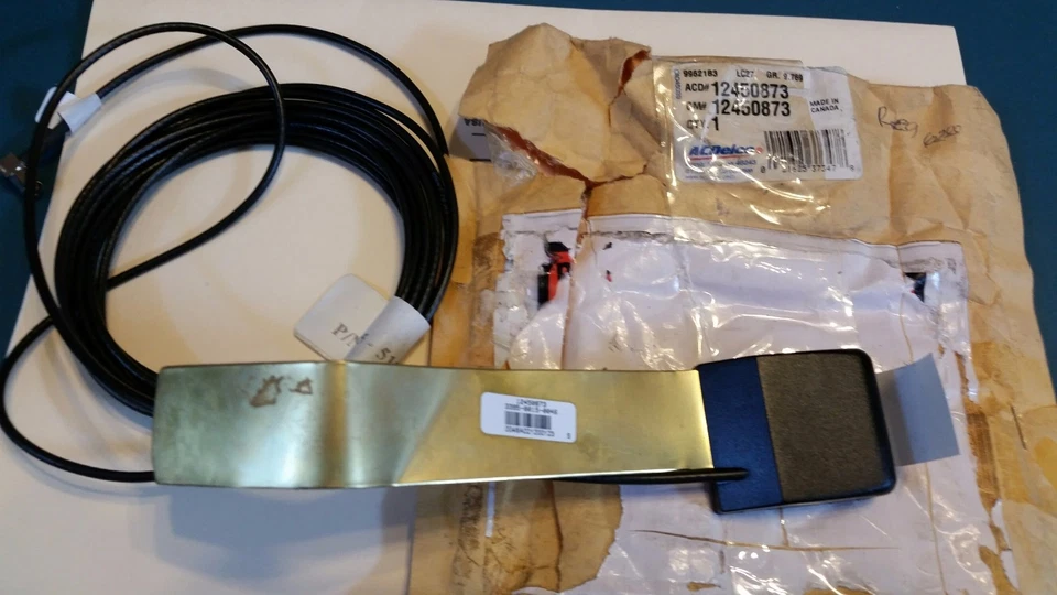 Buick GM OEM 1999 Century Navigation System-Antenna Assembly 12450873 - Image 1 of 1