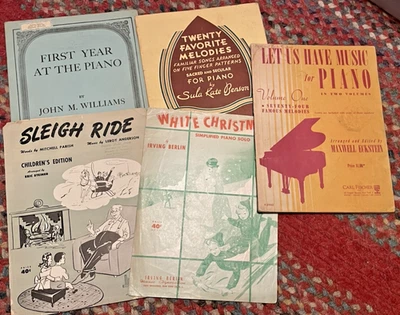 Partituras de piano vintage de los años 1924 y 40 incluyendo Navidad blanca, paseo en trineo Foto 1 de 4