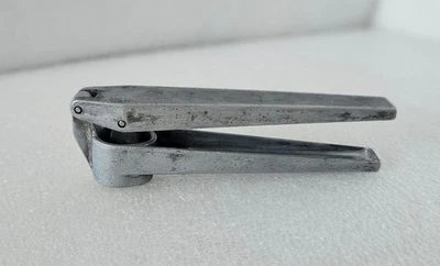 Винтажный швейцарский алюминиевый винтажный пресс для чеснока SUSI Zyllis Switzerland - Изображение 1 из 4