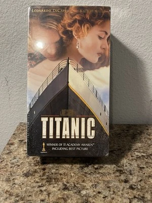 Titanic VHS (New & Sealed) Box Set 1997 Contains Two Tapes. Foto 1 de 4