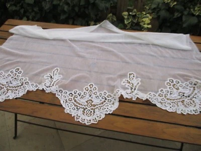 haut volant de tulle brodé dentelle main dite au lacet Renaissance ou Milan 1900 - Photo 1/4