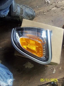 Dorman 1631064 Turn Signal Light Corner Side Marker Driver Left Tacoma 01-2004 - Picture 1 of 2