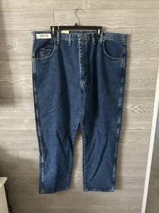 NWT Wrangler Rugged Ware Size 44x30 Relaxed Fit Mens Jeans Coupe Comfort - Picture 1 of 7