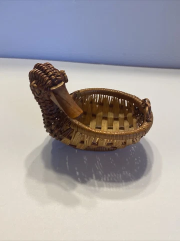 1 Vintage Hand Crafted Woven Wicker Duck Shaped Baskets 4" Cover