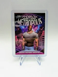 2025 Fleer Brilliants Superman John Henry Irons World of Metropolis Pulsar #WM-6 - Bild 1 von 2