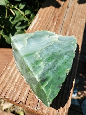 Jade verde manzana siberiano áspero, 2 libras Foto 1 de 4