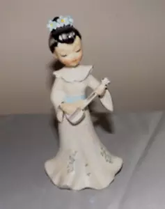 Norcrest Japón Niña Jugando Shamisen con Plectrum De Colección 5 1/2 Pulgadas Alto - Imagen 1 de 5