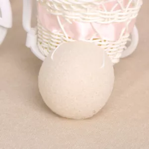 Konjak Schwamm Peeling Gesichtsschwämme mit aktivierter Bambuskohle (Creme) - Bild 1 von 8