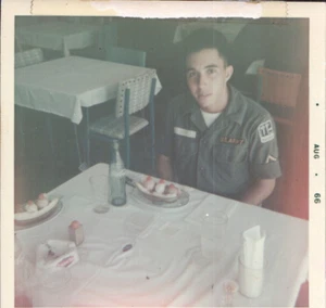 1966 US Army Soldier Banana Split Cari-Mar Restaurant Santo Domingo DR Coca Cola - Imagen 1 de 2