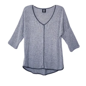 Camisa Bobeau Mujer Talla Mediana Gris Cuello en V - Imagen 1 de 13