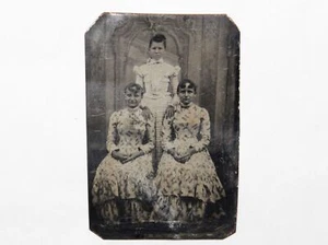 De colección Tintype Tipo Lata Fotografía Foto Hermanas en Vestido Flor Blanca - Imagen 1 de 3
