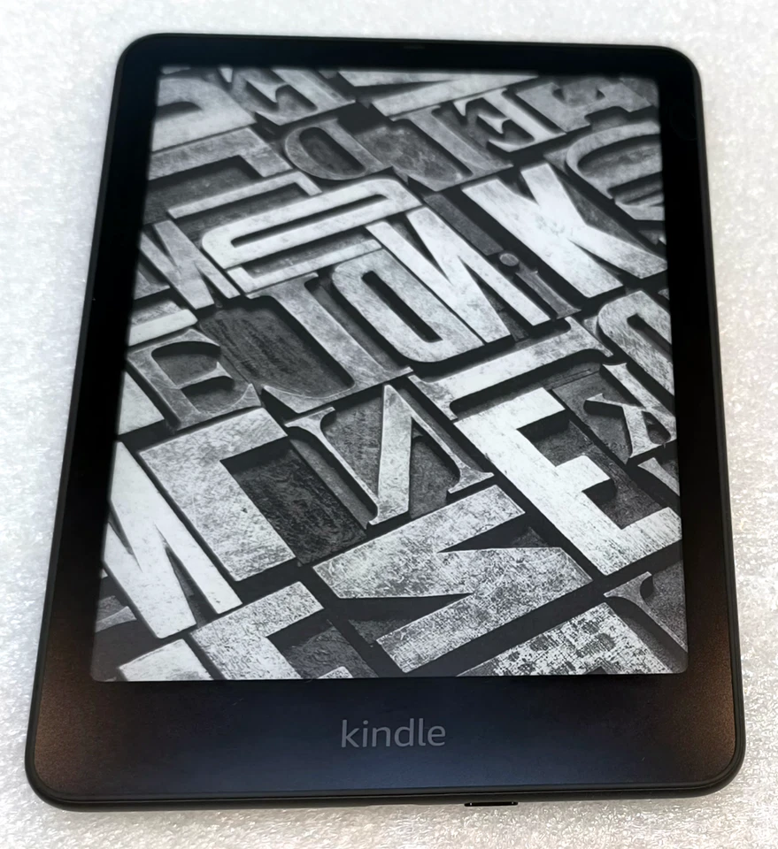 Amazon Kindle PaperWhite  12th Generation Signature Edition 32GB BLACK SA568P 12 - Image 1 of 4