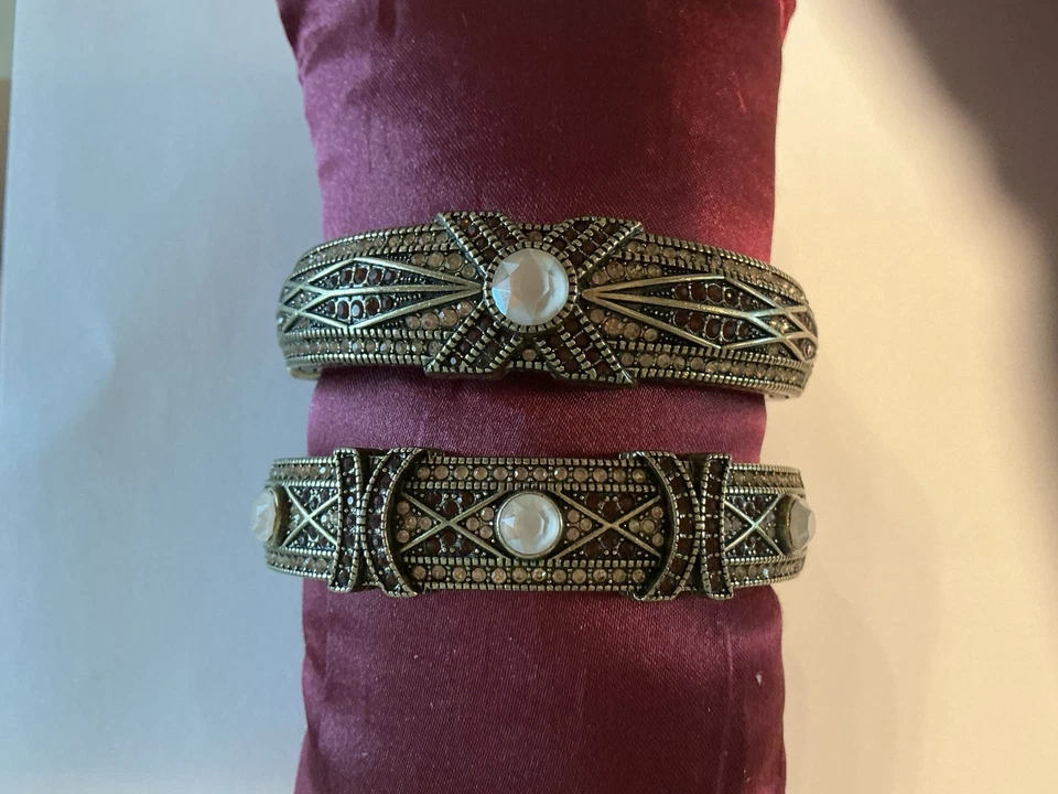 Leche blanca Heidi Daus. Juego de 2 brazaletes con bisagras cristal bronce Foto 1 de 2