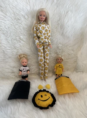 Barbie, Kelly, Tommy Joe Boxer Smile Sleepover Fashions 2000 Mattel con muñecas Foto 1 de 4