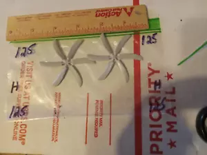 Zwei (2) Kunststoffpropeller mit sechs Blättern aus Maßstab C-130 unbekannte Verpackung # 125 - Bild 1 von 2