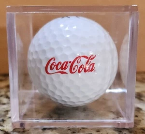 Pelota de golf con logotipo de The Coca-Cola Company / (en vitrina) - Imagen 1 de 1