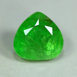 4.33 Cts_Unique Gemstone_100 % Natural Unheated Tsavorite Green Garnet_Kenya - Picture 1 of 3