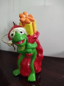 Henson Assoc Kermit the Frog w/ gifts Vintage 1981 Green Christmas Tree Ornament - Picture 1 of 3