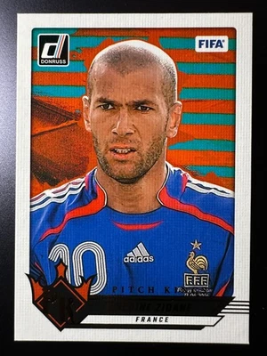 Panini Donruss FIFA Soccer Pitch Kings 2024-25 - Zinedine Zidane #25 No.1 - Imagem 1 de 2