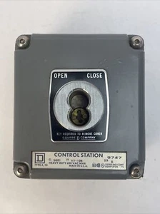 ESTACIÓN DE CONTROL CUADRADA D 9001 KY-196 600VAC CIERRE ABIERTO TIPO 4,13 SERIE B - Imagen 1 de 6