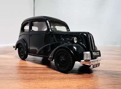 Литая модель Corgi Police Ford Prefect 100e - Изображение 1 из 4
