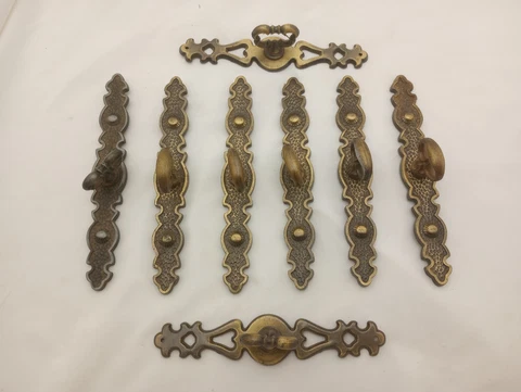 Lot of 8 Brass Vintage Cabinet/Drawer knobs and back plates 1971 Gothic Cover