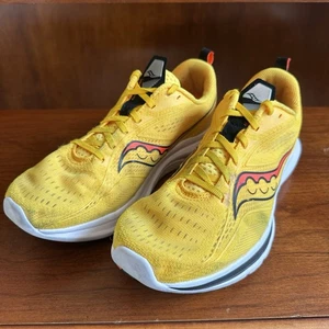 Saucony Kinvara 13 ViZi Gold Red Running Comfort Walking Shoes Sneakers Mens 9 - Picture 1 of 11