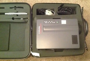 Proxima Desktop Projector 5500 w/ Accessories in Samsonite Rolling Case MUST SEE - Afbeelding 1 van 9