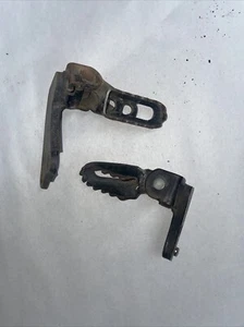 1985 Yamaha Big Wheel 200 BW200 Foot Pegs Left Right - Picture 1 of 6