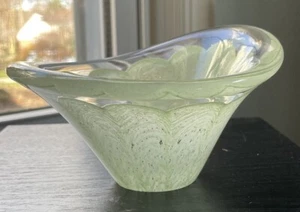 VICKE LINDSTRAND KOSTA BODA Bowl Green Floral Motif Glass, 1950's, Signed 38/168 - Picture 1 of 12
