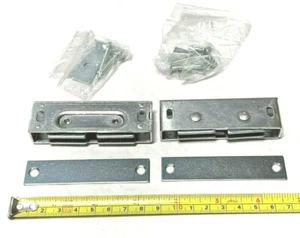 (2) Qtà. di Fermaglio per Armadio Resistente Doppio Cattura Magnetica Ferramenta - Foto 1 di 2