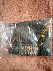 New Era NFL cleveland browns Salute to Service green youth Beanie OSFM BNWTS - Picture 1 of 3