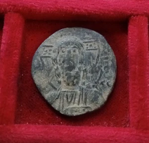 Byzantine Anonymous Basil II. and Constantine VIII. Æ Follis VF+ - Picture 1 of 4